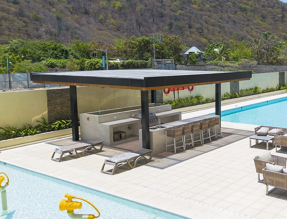 Zona de BBQ junto a la piscina del Edificio Delventto